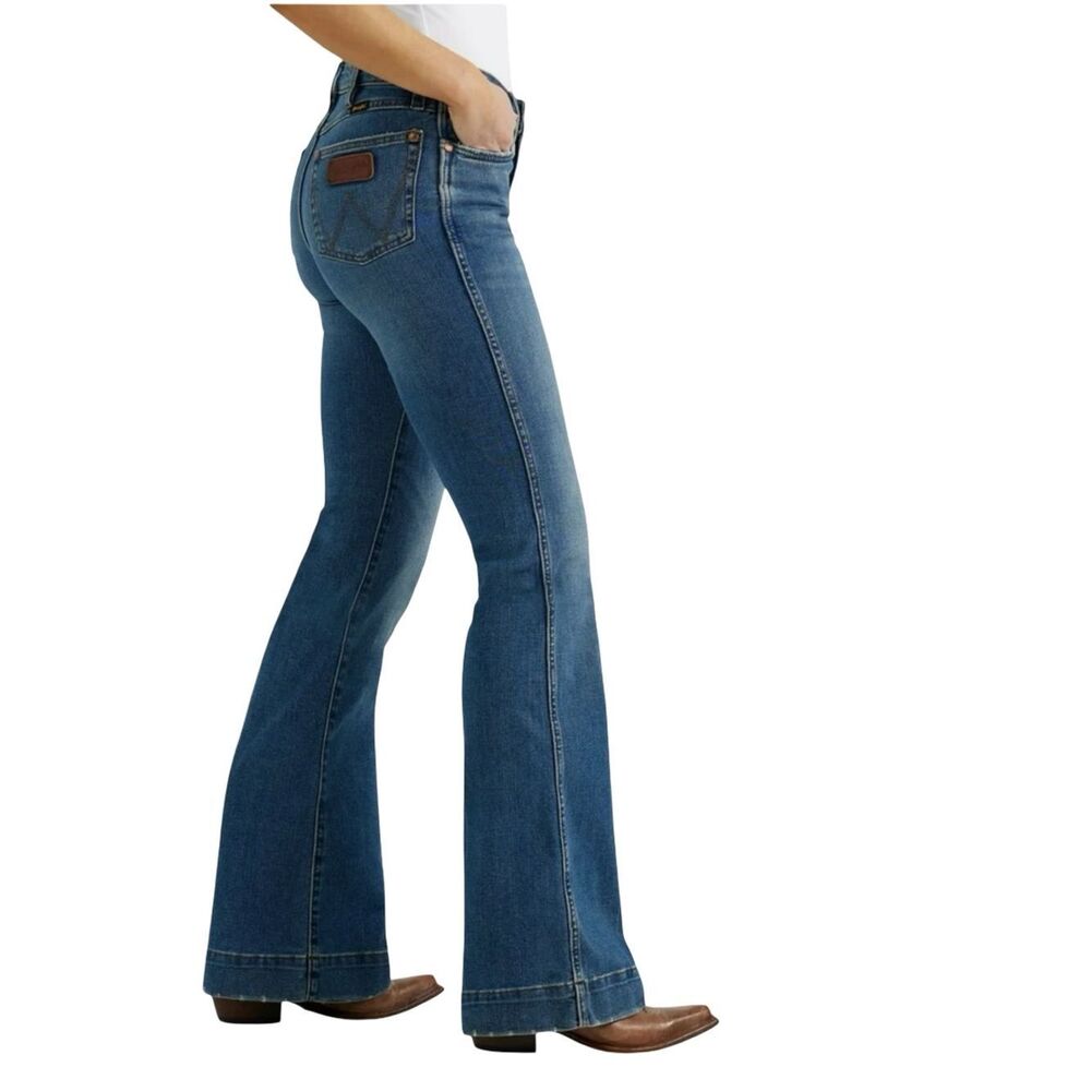 Wrangler Women's Medium Blue Flare Jeans